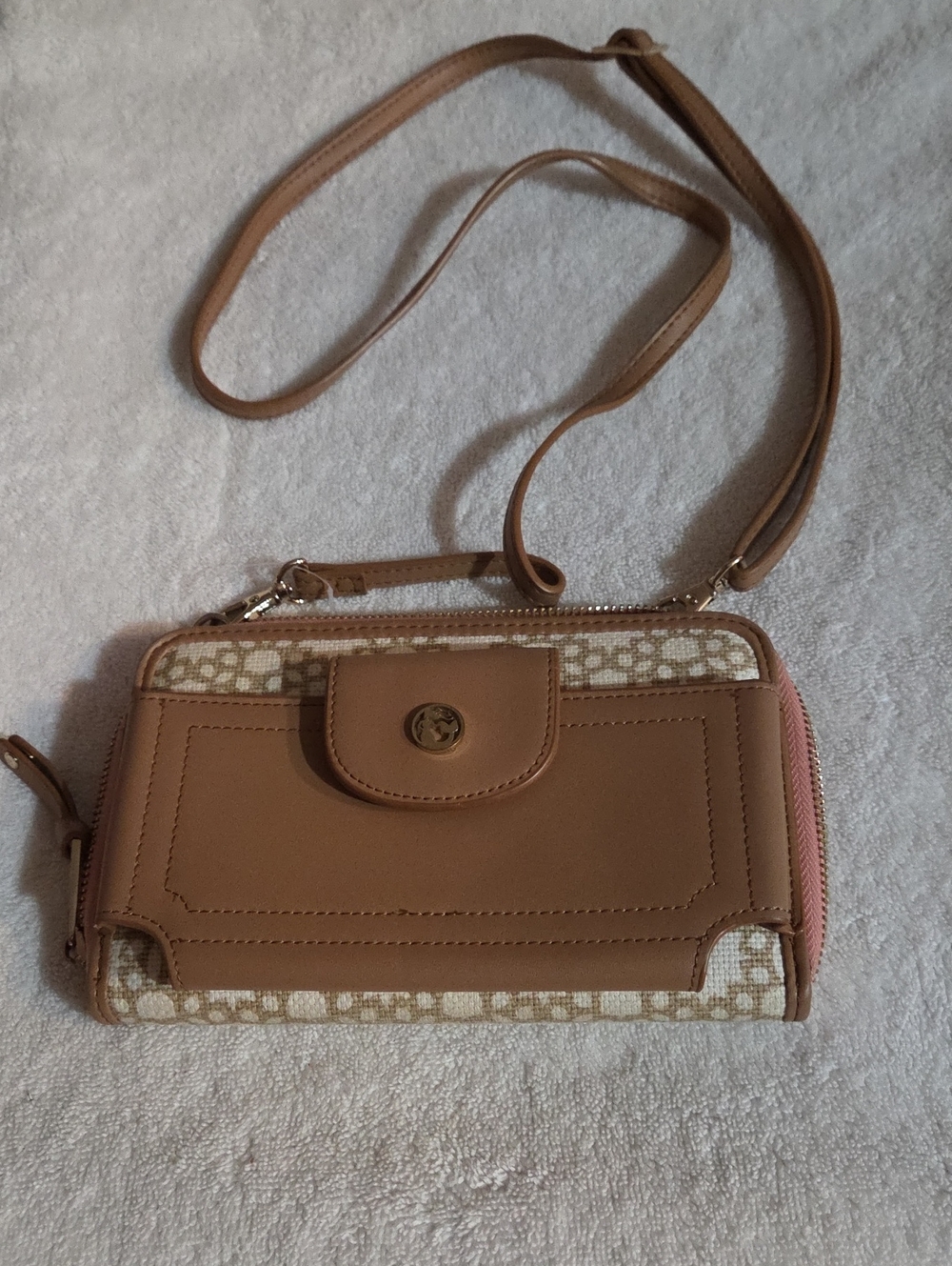 Spartina  Tan and Cream Crossbody Wallet